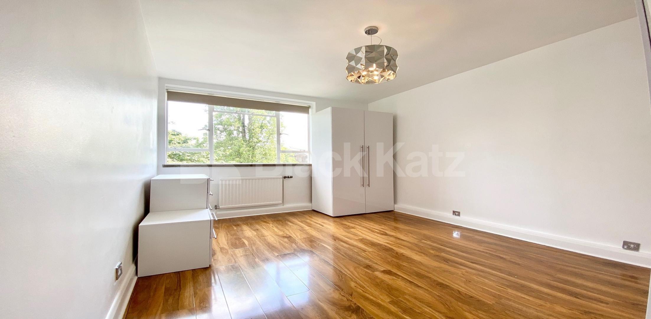 			VIDEO VIEWING AVAILABLE!, 2 Bedroom, 1 bath, 1 reception Apartment			 Cruikshank Street, ANGEL-KINGS CROSS